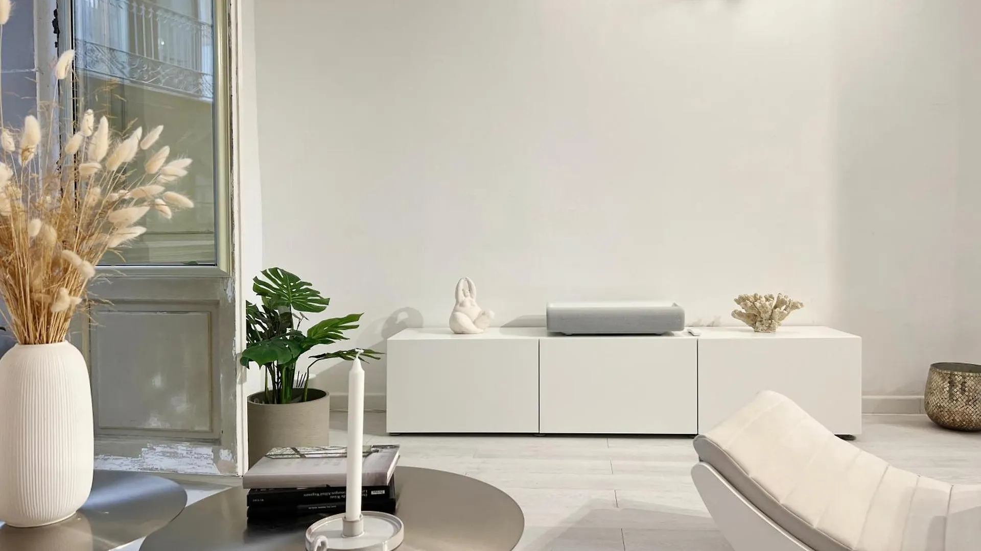 White Apartment バルセロナ