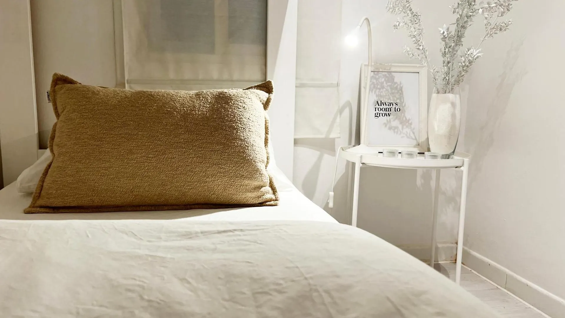 White Apartment バルセロナ